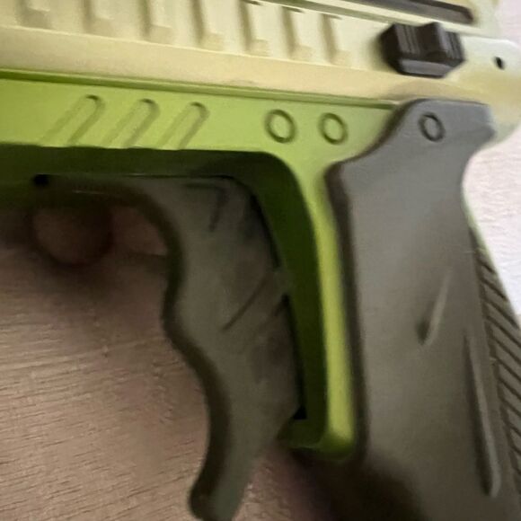 Plug and play Green and Black Paintball Game - Picture 4 of 6